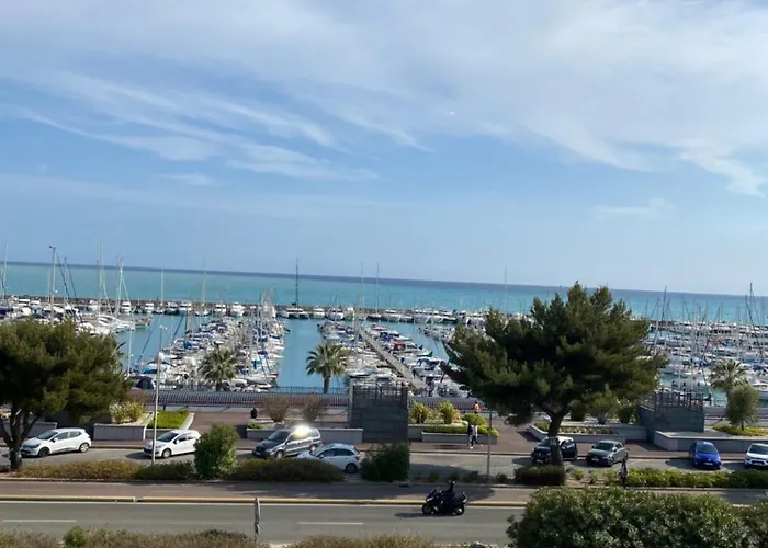 Διαμέρισμα Super Aquarama Bord De *